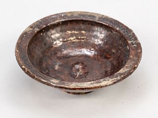 Brown glazed plate, China, Tang dynasty(618-906), earthenware with brown glaze coating, d 9cm