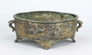 Jardiniere, Japan, Meiji period(1868-1912), c. 1900, brass bronzed in quatrefoil form, bowl with feet and lateral lingzhi mushroom handles, crane-pine