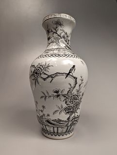 Daoguang-Style Grisaille Enameled Porcelain Vase