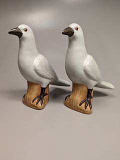 Pair Chinese Export-Style Porcelain Pigeons