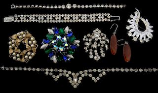 Group of vintage costume jewellery