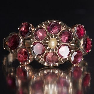 ANTIQUE GEORGIAN GARNET AND PEARL CLUSTER RING