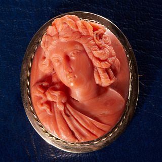 LARGE AND HIGH RELIEF CARVED CORAL CAMEO BROOCH