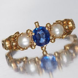 SAPPHIRE AND PEARL 3-STONE RING