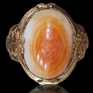 CELTIC DESIGN RING WITH A POLISHED AGATE IN THE CENTRE