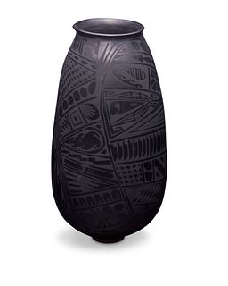 A Mata Ortiz blackware pottery vessel
