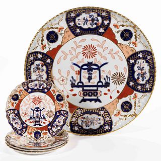 ENGLISH IMARI-STYLE HAND-PAINTED CERAMIC FIVE-PIECE TRAY AND PLATE SET