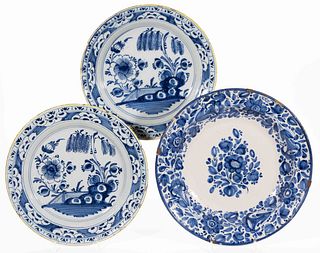 DUTCH / ENGLISH DELFT TIN-GLAZED EARTHENWARE CHARGERS, LOT OF THREE