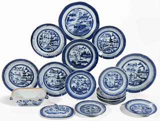 CHINESE EXPORT CANTON PORCELAIN TABLE ARTICLES, LOT OF 14