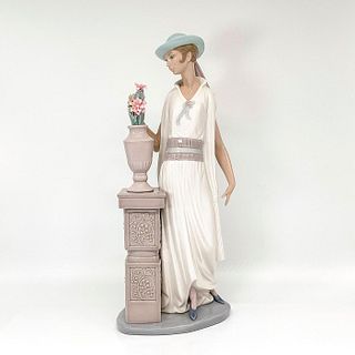 Lady Grand Casino 1005175 - Lladro Porcelain Figurine