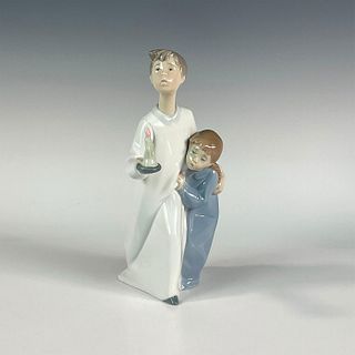 Boy And Girl 1004874 - Lladro Porcelain Figurine