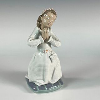 Communion Prayer, Girl 1006089 - Lladro Porcelain Figurine