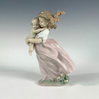 Playing Mom 1006681 - Lladro Porcelain Figurine