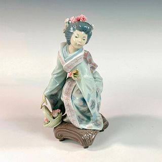 Yuki 1001448 - Lladro Porcelain Figurine