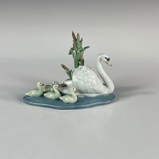 Follow Me 1005722 - Lladro Porcelain Figurine