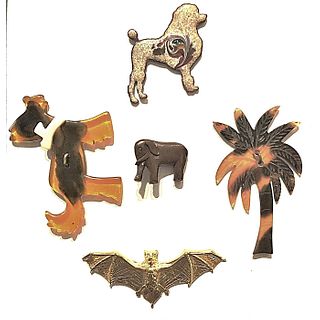 SMALL CARD-ASSORTED DIV 3 ANIMAL BUTTONS INCL BAKELITE