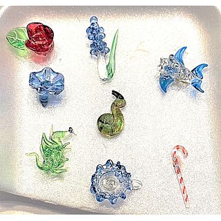 A SMALL SELECTION OF HAND MADE LAMPWORK BUTTONS
