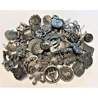 A BAG LOT OF ASSORTED WHITE METAL BUTTONS