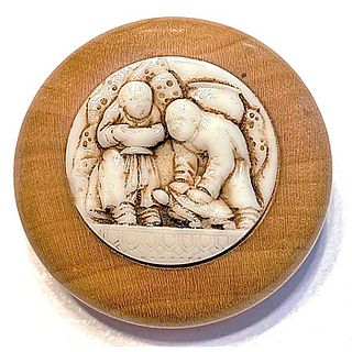 A DIVISION ONE GLASS IN WOOD FIGURAL BUTTON