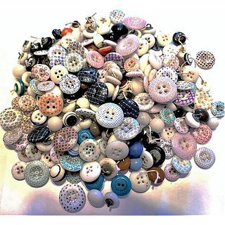 A BAG LOT OF CERAMIC CHINA BUTTONS