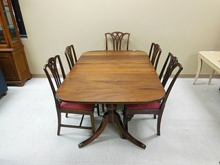 Mahogany Dining Table with 5 Chippendale Style Chairs.