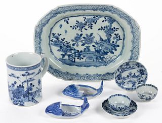 CHINESE EXPORT PORCELAIN BLUE AND WHITE TEA AND TABLE ARTICLES, LOT OF EIGHT