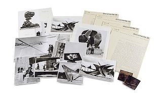 Sammlung mit 74 Ophotographien, 2 Photonegative, 5 Presseinformationen, 6 Pressebelegen und ca. 25 Mauskriptblaetter zur Docu