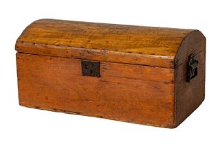 American, Primitive Hump Style, Pine Trunk, 18Th-19Thc., H 13", W 27"