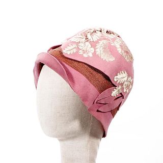 Vintage Pink Felt Cloche Hat.