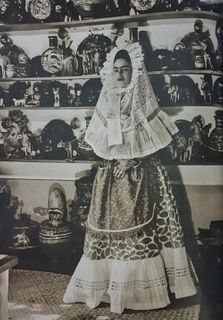 Bernard G. Silverstein, Frida Kahlo in Tehuana costume, 1940