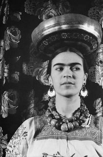 Carl Van Vechten, Frida Kahlo With a Tehuantepec bowl on her head, 1932