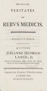 Lange, Johann Heinrich
Miscellae veritates de rebus Medicis. Mit gestoch. Kopf- u. Schlussvignetten. Lueneburg, Lemke, 1773. 
