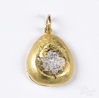 18K gold and diamond pendant
