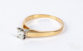 14K gold and diamond ring