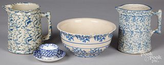 Four pieces blue and white spongeware, 19th c.