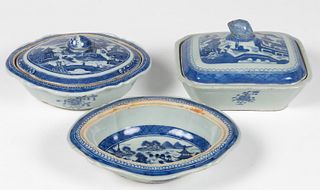 CHINESE EXPORT PORCELAIN BLUE AND WHITE VEGETABLE DISHES, LOT OF THREE