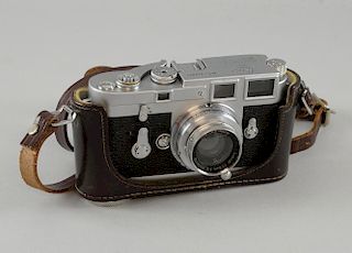 Leica DBP M3 Ernst Leitz Wetzlar camera, serial number 910 073 with Summar f=5cm 1:2 No 284655 & part leather case