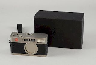 Leica CM Zoom 35mm camera, 1:2.4 / 40mm, no. 2949298, boxed