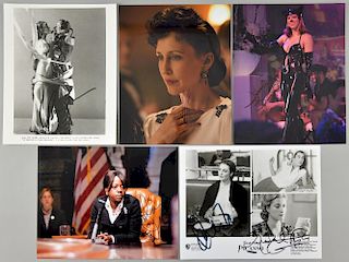 Hollywood Actress Autographs: 5 signed publicity photographs, 6 signatures including; Julianne Moore and Suzanne Harker, Uma 