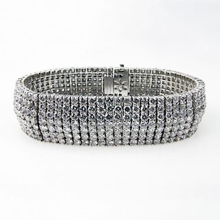 Very Fine Quality Approx. 30.0 Carat, 490 Round Brilliant Cut Diamond and Platinum Bracelet.