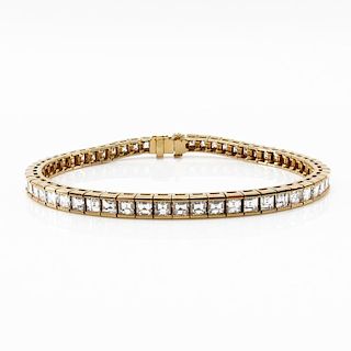 Very Fine Approx. 7.28 Carat Invisible Set Asher Cut Diamond and 18 Karat Yellow Gold Line Bracelet