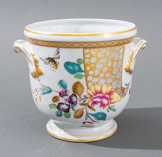 Vista Allegre Portuguese porcelain for Mottahedeh, in the "lowestoft Rose" pattern, the cache-pot with parcel gilding and hand painted decoration, the