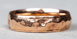 Turkish 14K rose gold hammer finished band ring, marked: "OT / 14K / TURKEY", 0.812" L x 0.25" W. Ring size: 7. Approx: 0.9 dwt.