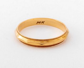 Vintage 14K yellow gold ornate diamond-cut center milgrain edge band ring, marked: "14K". Ring measures: 0.68" L x 0.68" W x 0.12" H. Ring size: 4. Ap