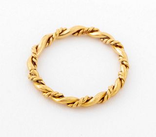 14K yellow gold twisted rope band ring. Ring measures: 0.81" L x 0.12" W. Ring size: 5 1/2. Gold tested. Approx: 1.0 dwt.