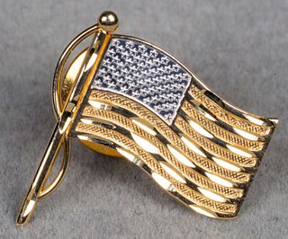 14K yellow gold diamond-cut American flag pin, marked: "GOD BLESS AMERICA (c) Mo". 0.75" L x 0.75" W. Gold tested. Approx: 0.6 dwt.