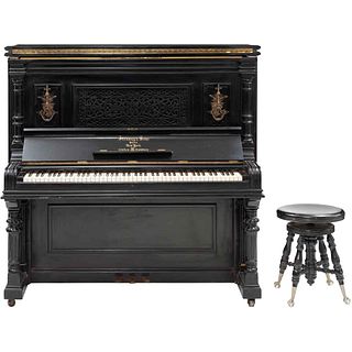 PIANO VERTICAL STEINWAY & SONS. ESTADOS UNIDOS DE AMÉRICA, 1902. Madera ebonizada y metal con teclas cubiertas de lámina de marfil.
