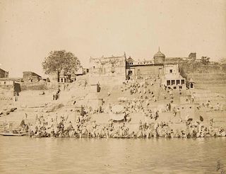 View of Benares Ghats, Ramnagar Fort. 1898. Mit 20 großformatigen OPhotographien. Ram-nagar, Nord-Ostindien, 1898. Vintage,