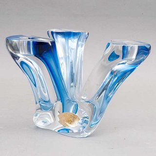 CANDELABRO BÉLGICA SIGLO XX Elaborado en cristal  Firmado VAL ST LAMBERT Acabado sommerso en color azul Diseño orgánco c...