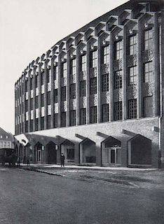 Neue Werkkunst: Der Architekt Otto Scheib. Mit zahlr. phot. Abbildungen. Berlin et al., Huebsch, 1931. 34 n.n. Bll. Gelber OL